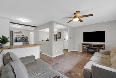 109 Daphne Crescent • Barrie, ON photo 5