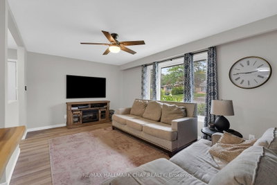 109 Daphne Crescent • Barrie, ON photo 6