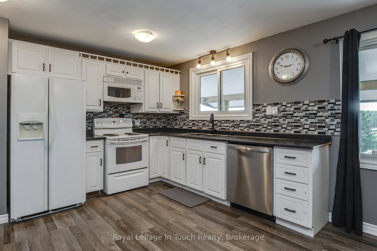 477 Murray Road • Penetanguishene, ON photo 4