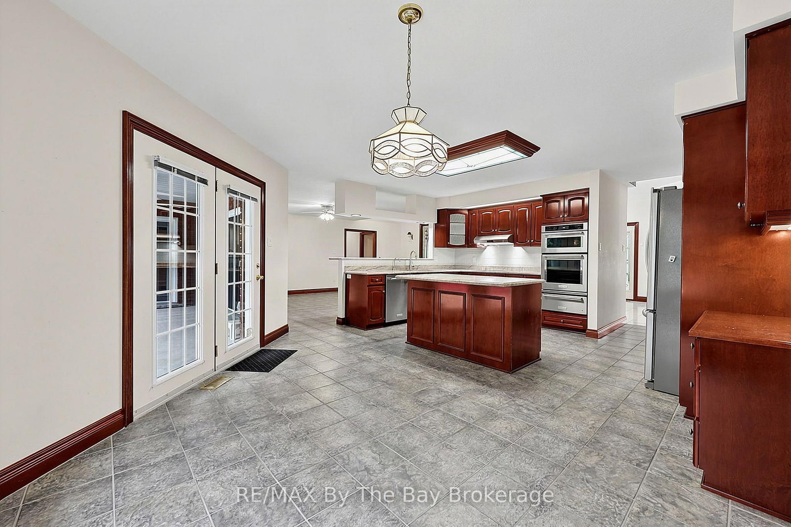 90 Goldfinch Crescent • Tiny, ON photo 10