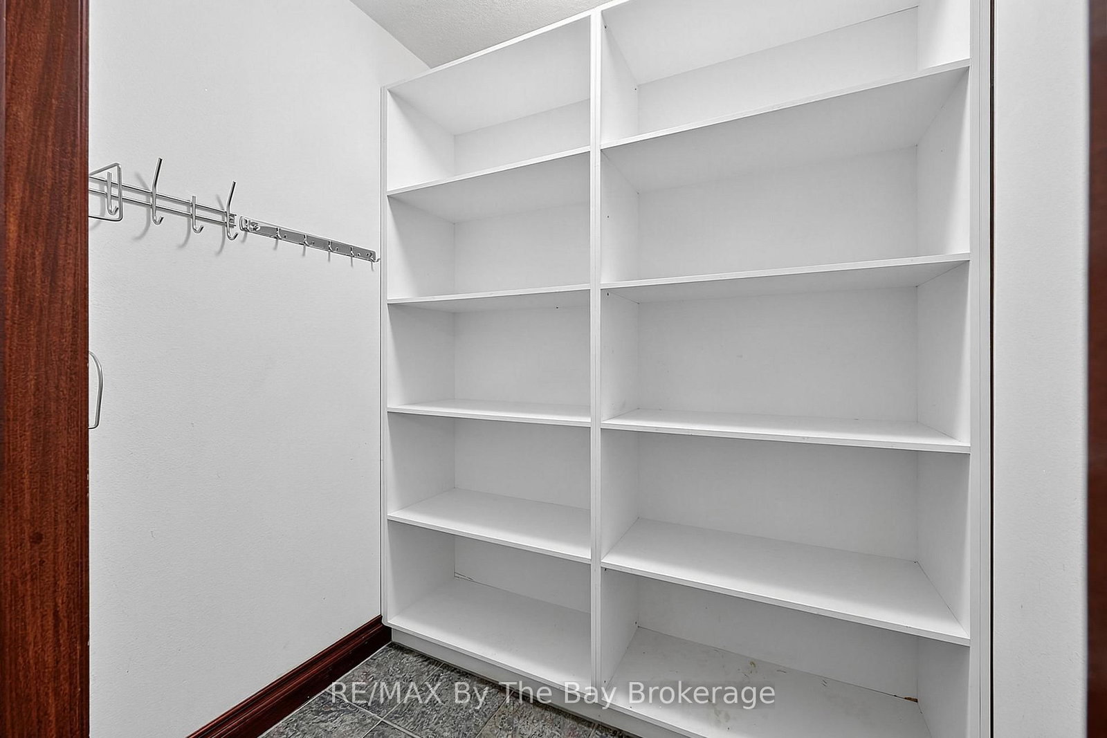 90 Goldfinch Crescent • Tiny, ON photo 11