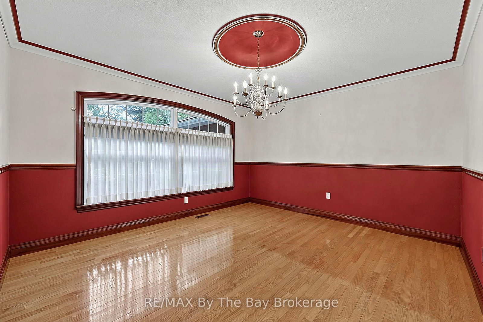 90 Goldfinch Crescent • Tiny, ON photo 12