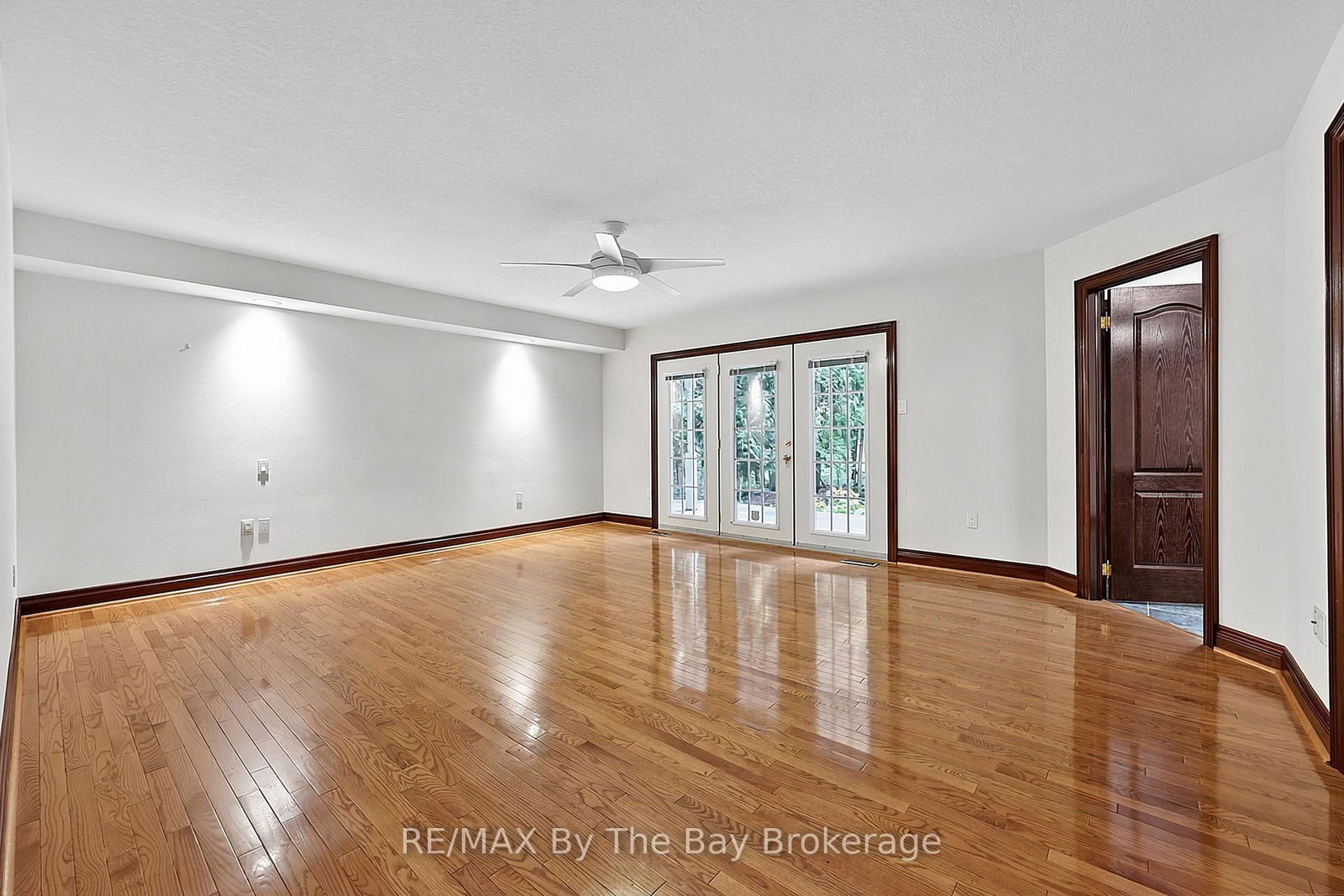 90 Goldfinch Crescent • Tiny, ON photo 18