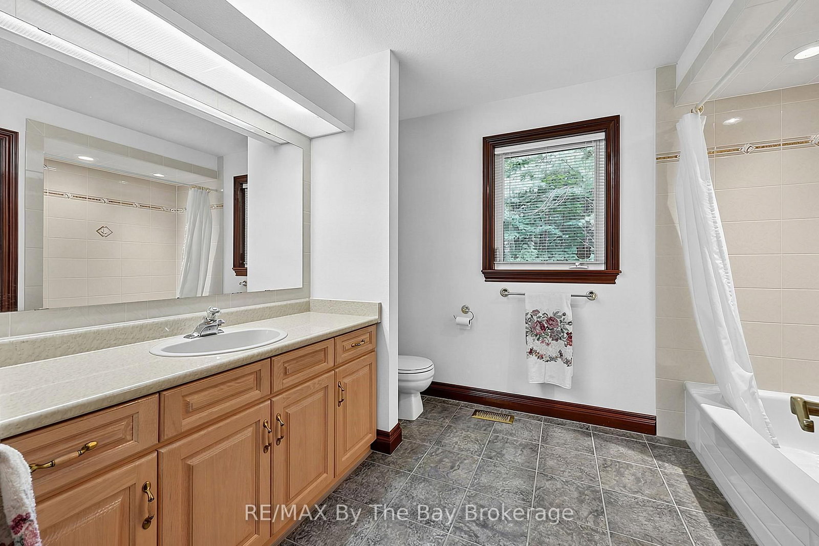 90 Goldfinch Crescent • Tiny, ON photo 25