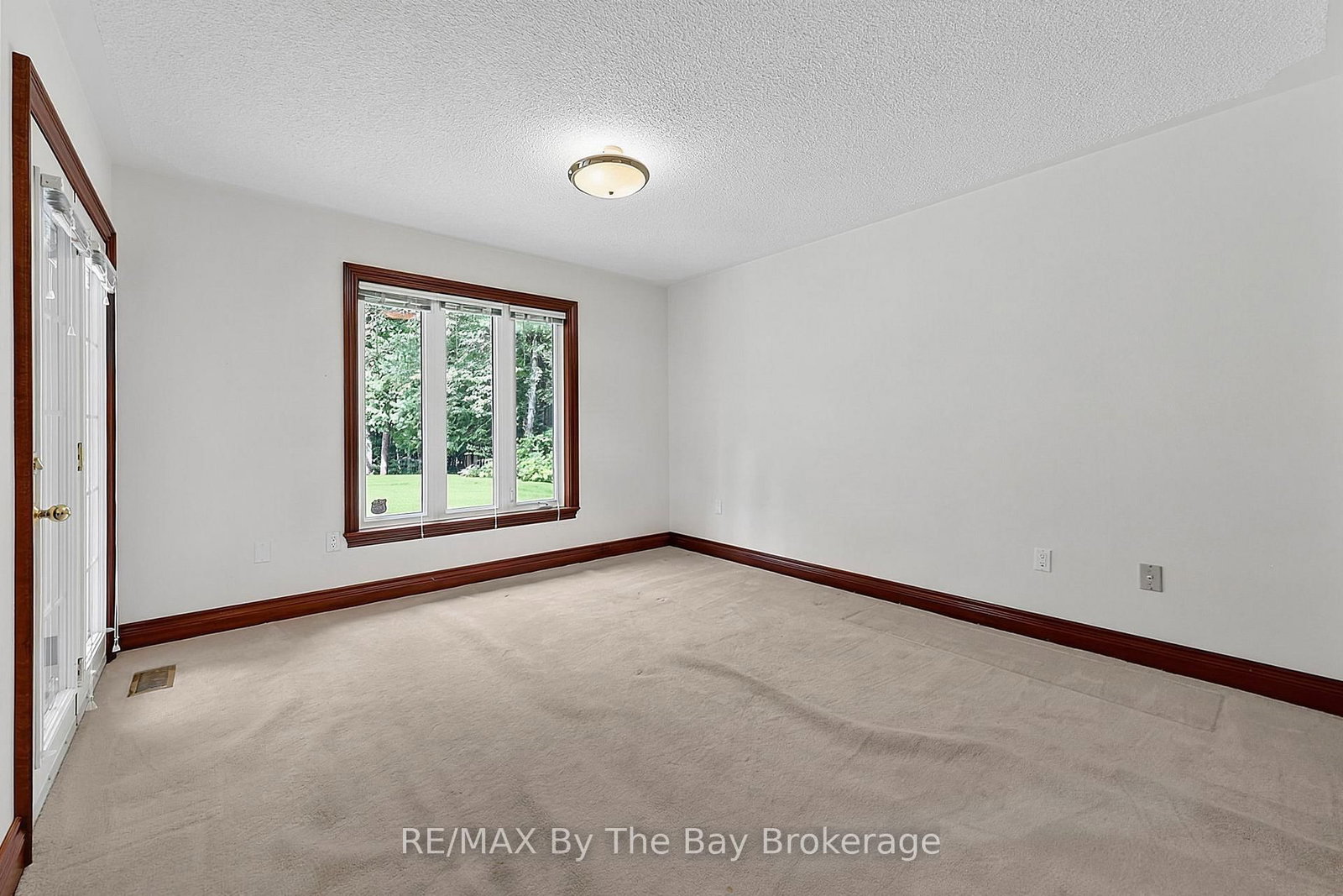 90 Goldfinch Crescent • Tiny, ON photo 26