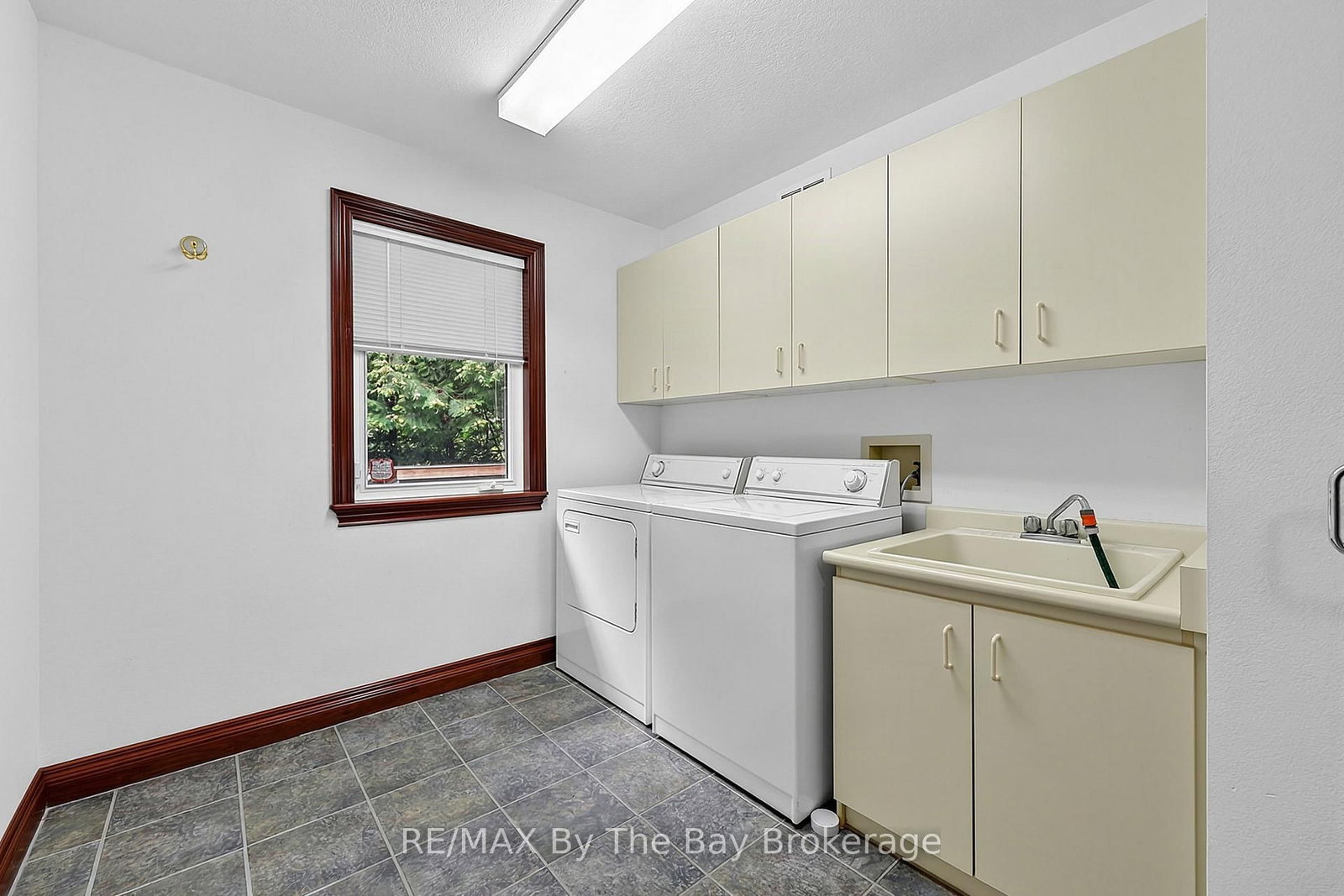 90 Goldfinch Crescent • Tiny, ON photo 36