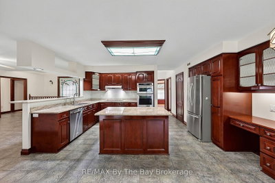 90 Goldfinch Crescent • Tiny, ON photo 5