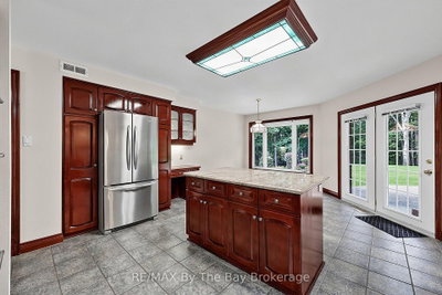 90 Goldfinch Crescent • Tiny, ON photo 8