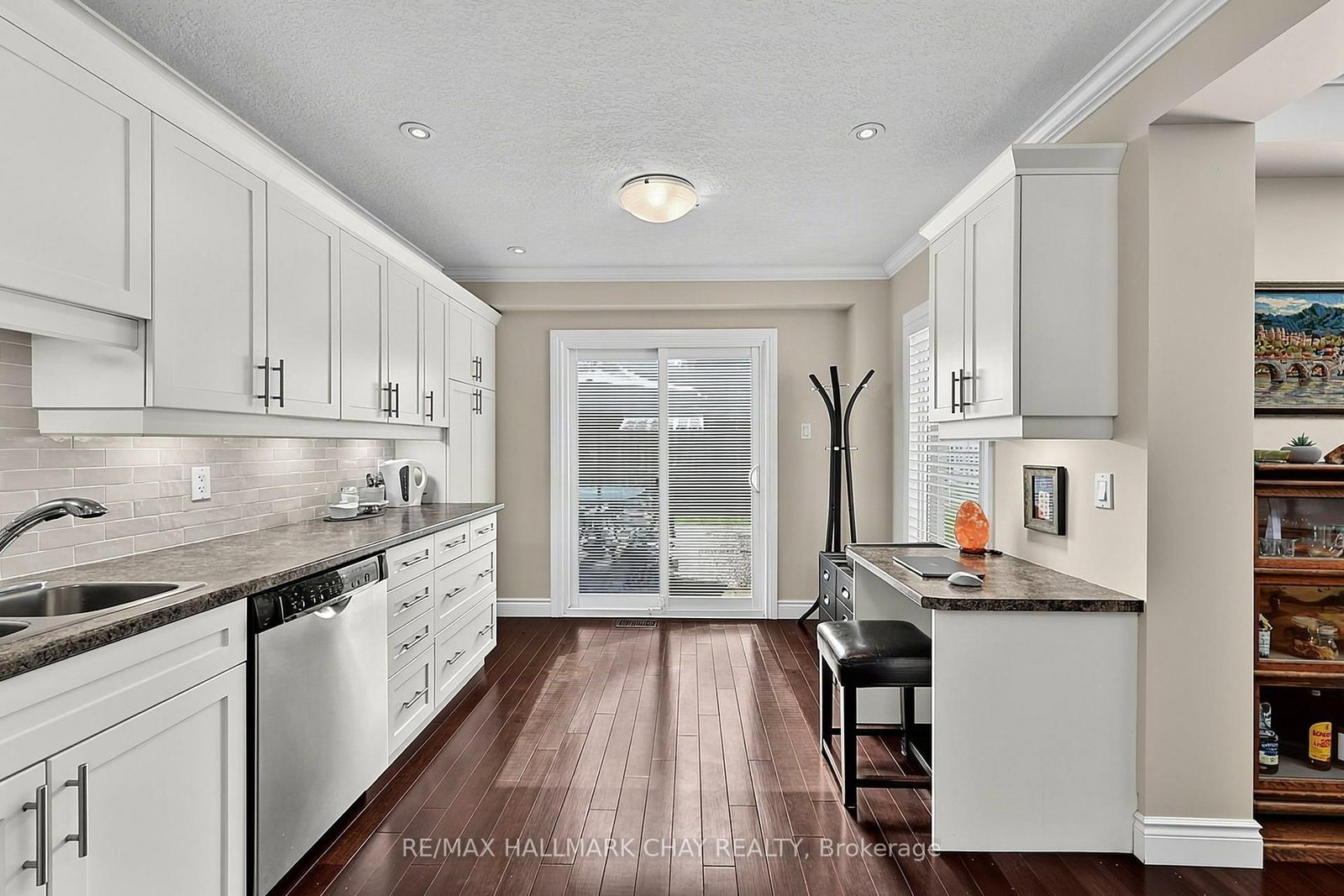 12 Grasett Crescent • Barrie, ON photo 5