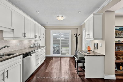 12 Grasett Crescent • Barrie, ON photo 5