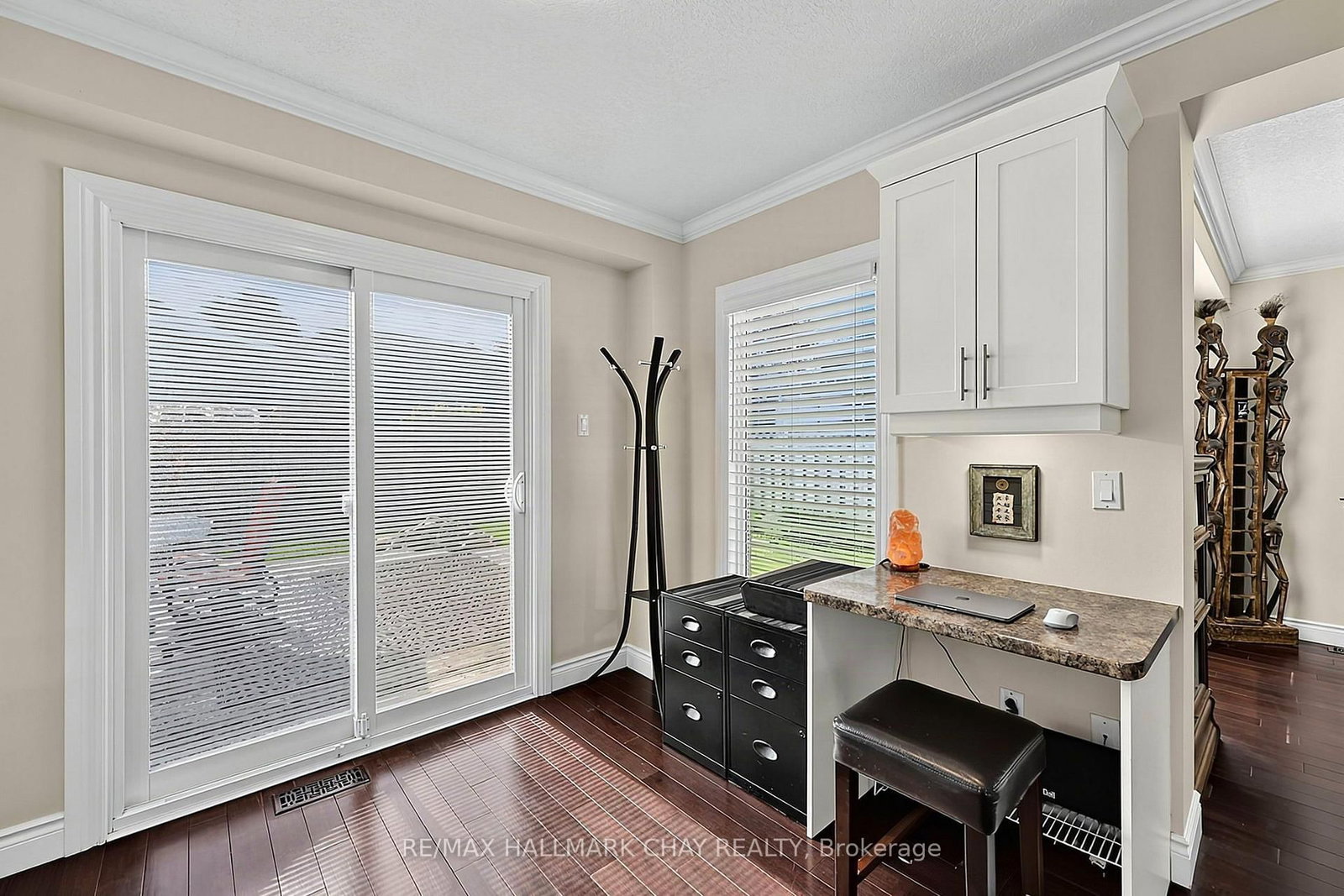 12 Grasett Crescent • Barrie, ON photo 6