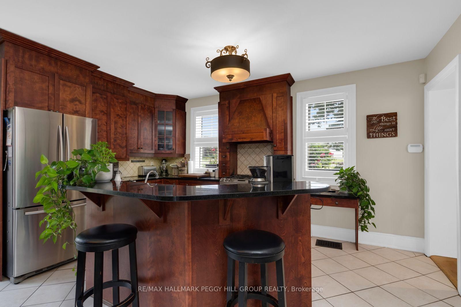 12 Beacon Road • Barrie, ON photo 2
