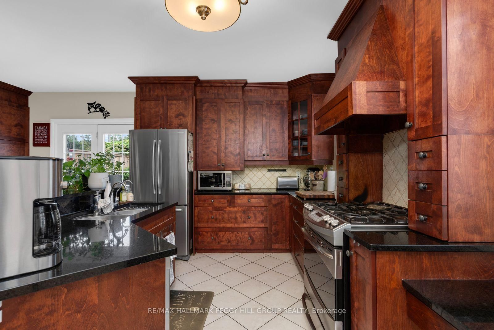 12 Beacon Road • Barrie, ON photo 3