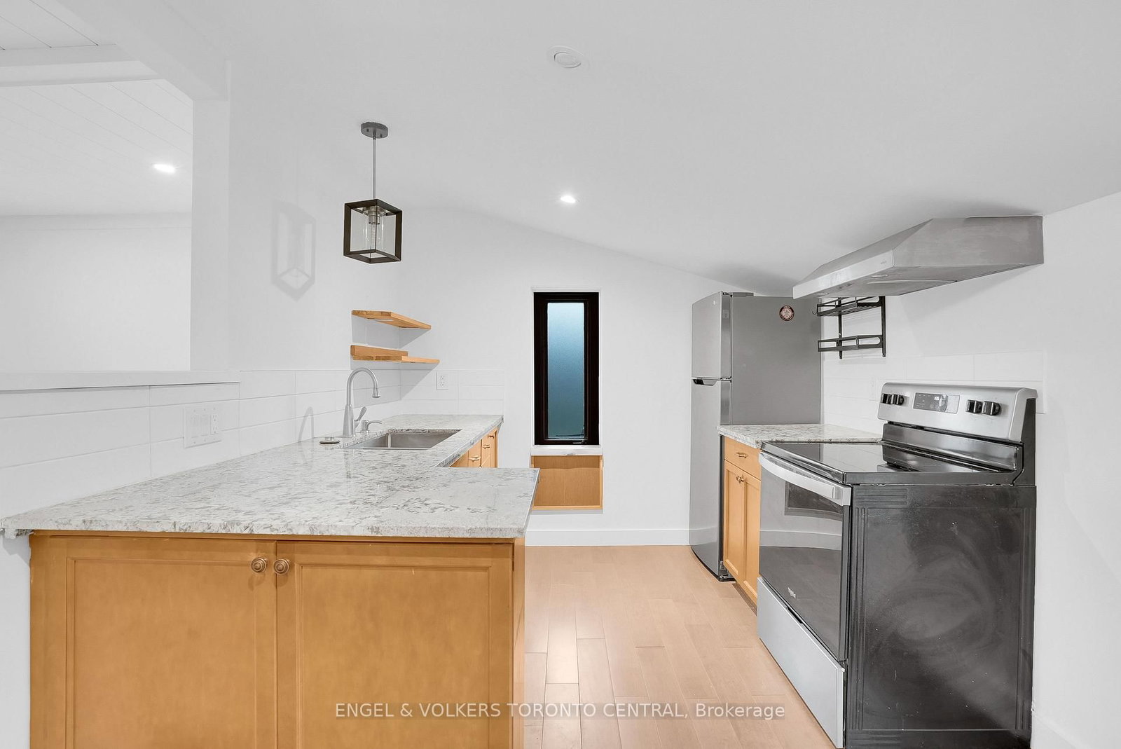 204 Cox Mill Road • Barrie, ON photo 14