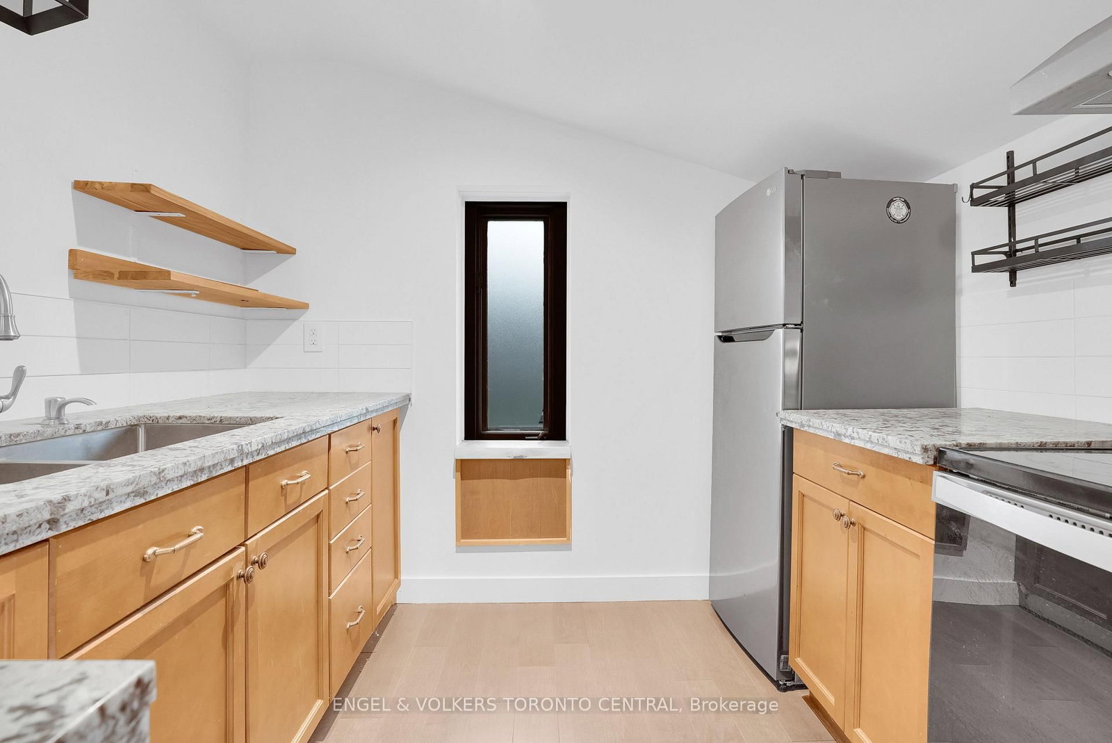 204 Cox Mill Road • Barrie, ON photo 17