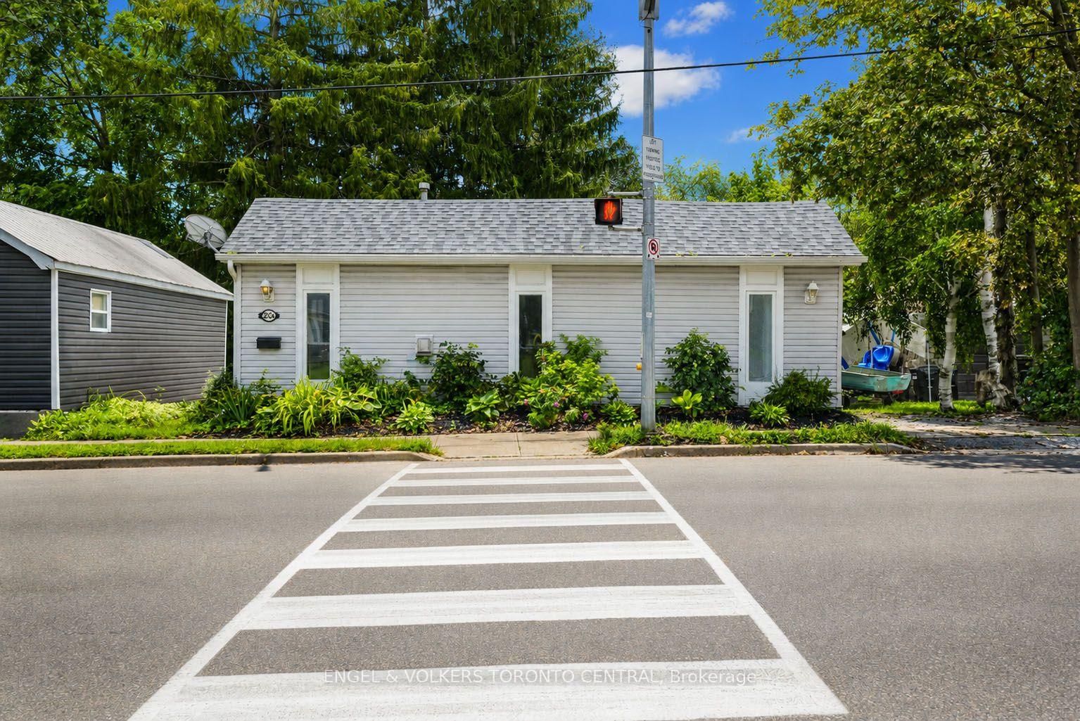 204 Cox Mill Road • Barrie, ON photo 8