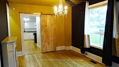 39 Grove Street W • Barrie, ON photo 3