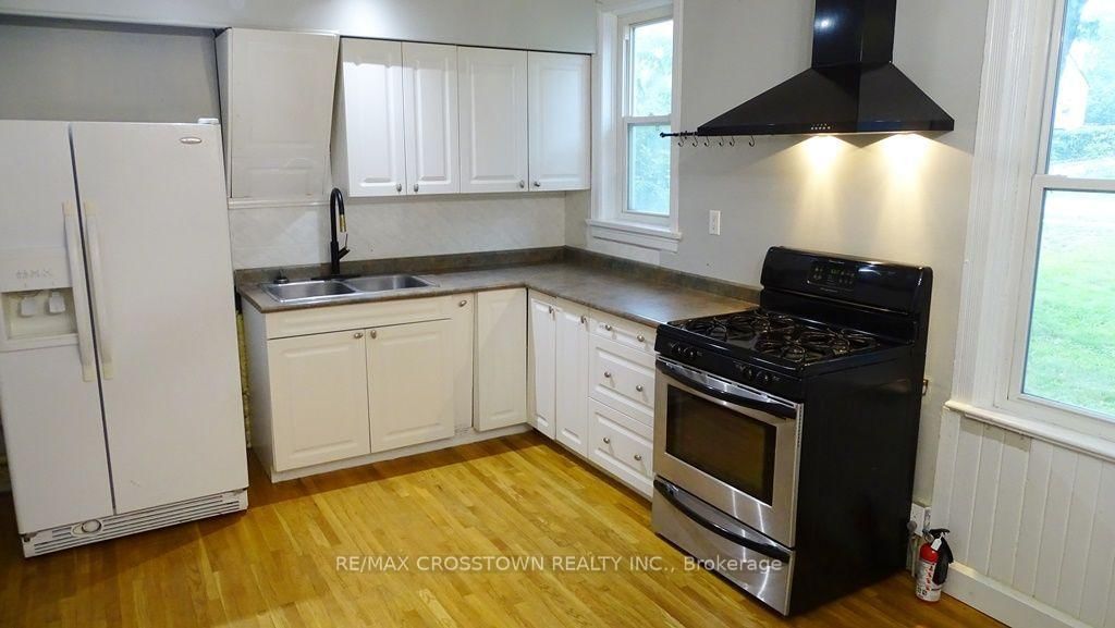 39 Grove Street W • Barrie, ON photo 5