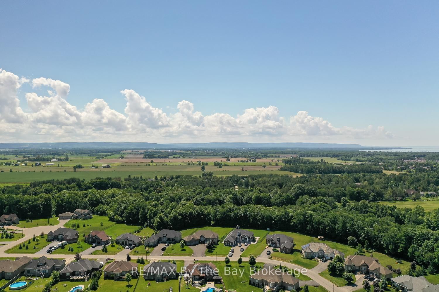 10 Basswood Drive • Wasaga Beach, ON photo 12