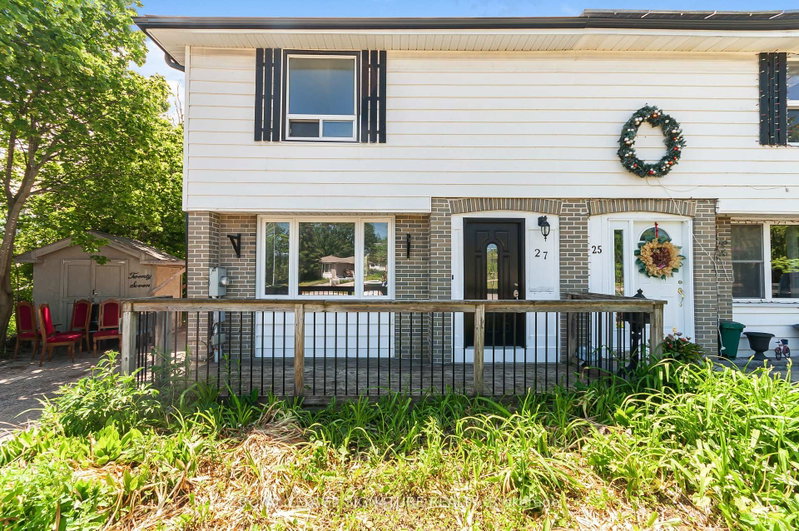 27 DAPHNE Crescent