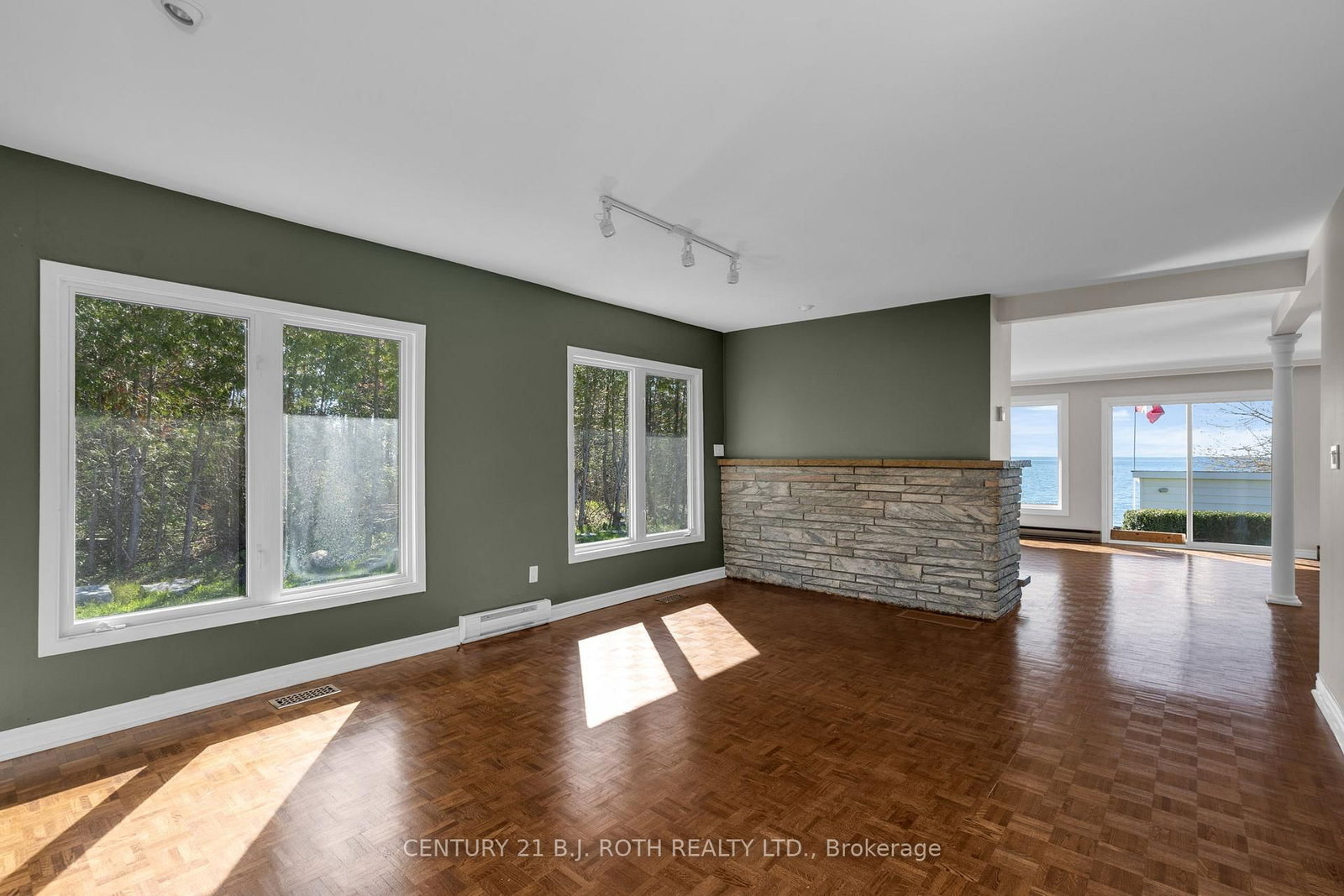 49 Lakeshore Road E • Oro-Medonte, ON photo 15