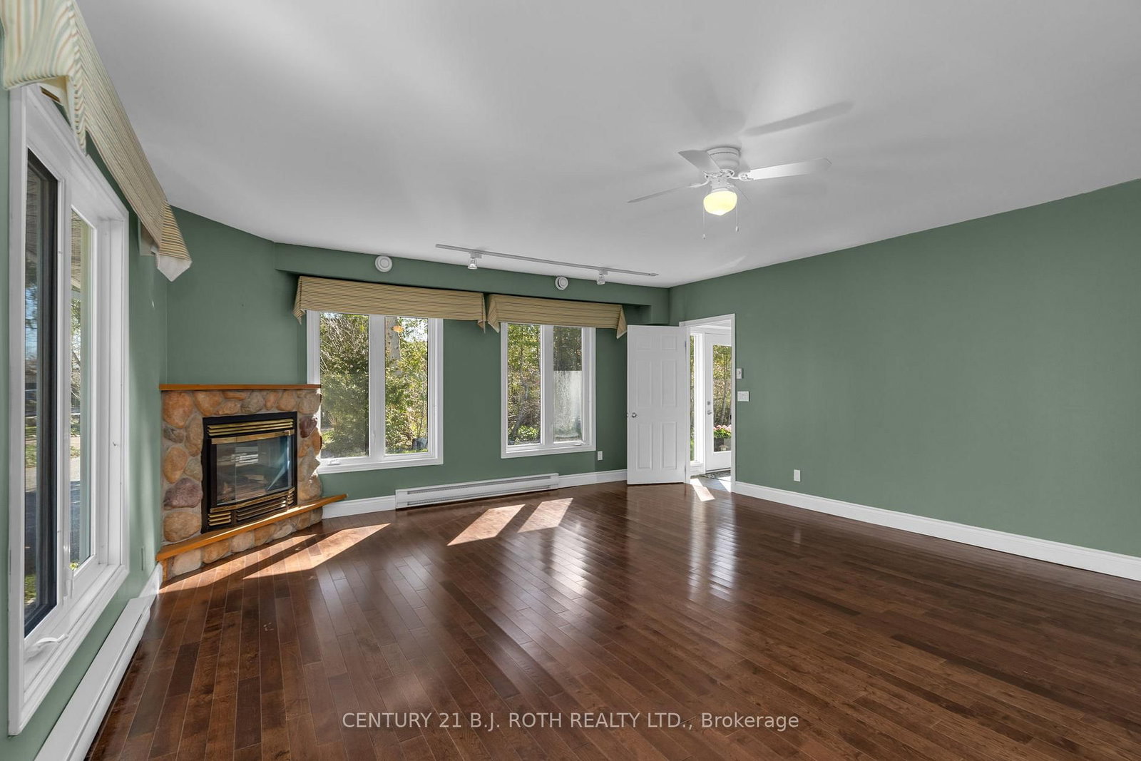 49 Lakeshore Road E • Oro-Medonte, ON photo 18