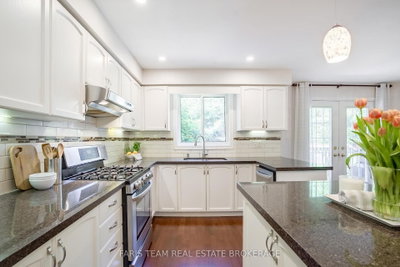 46 Bell Street • Barrie, ON photo 8