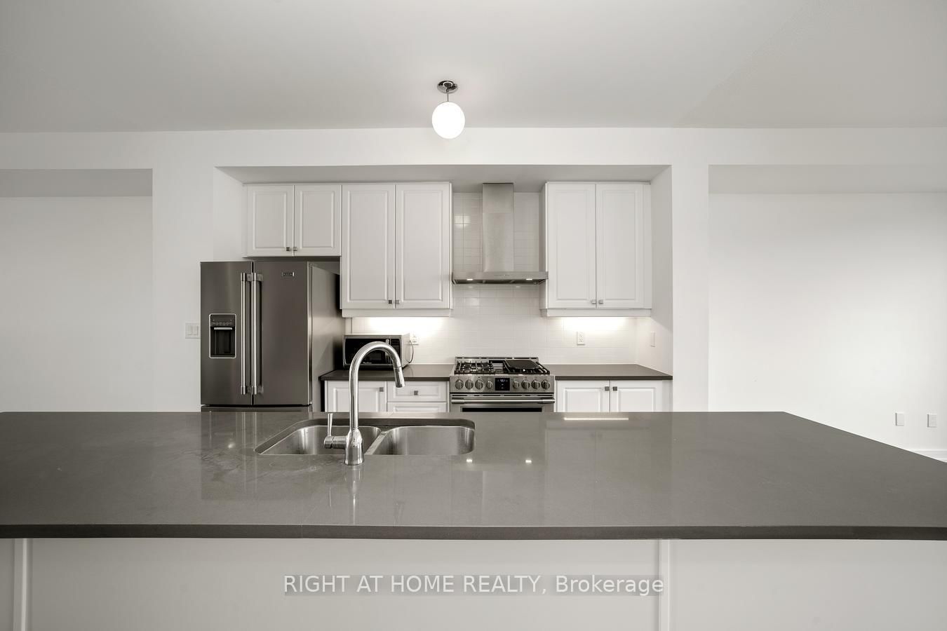 6 Blue Forest Crescent • Barrie, ON photo 15
