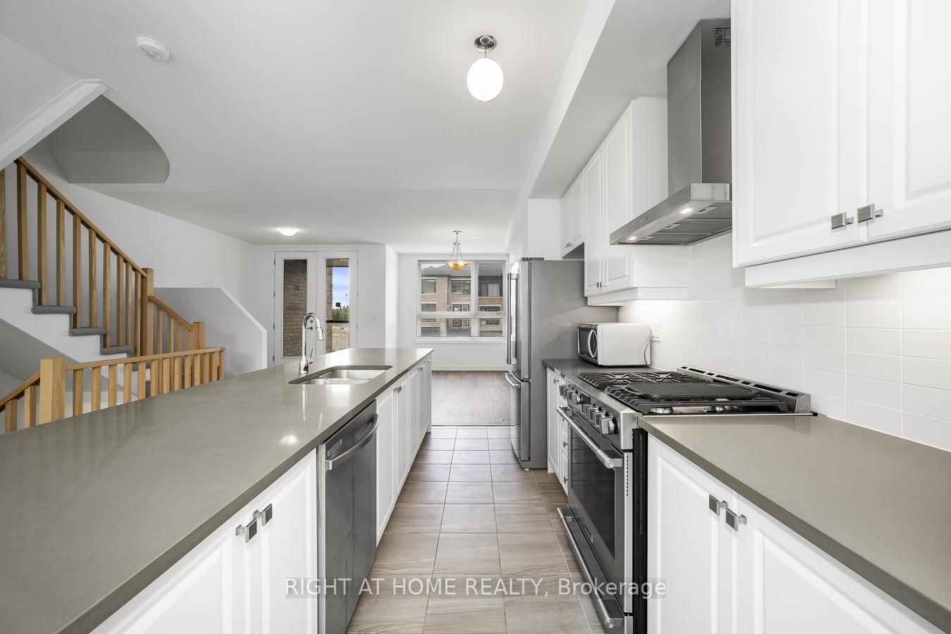 6 Blue Forest Crescent • Barrie, ON photo 16