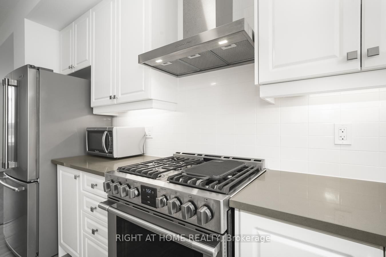 6 Blue Forest Crescent • Barrie, ON photo 18