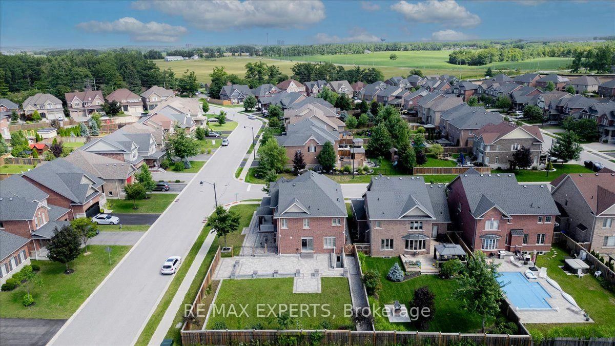 22 Travers Gate • Springwater, ON photo 45