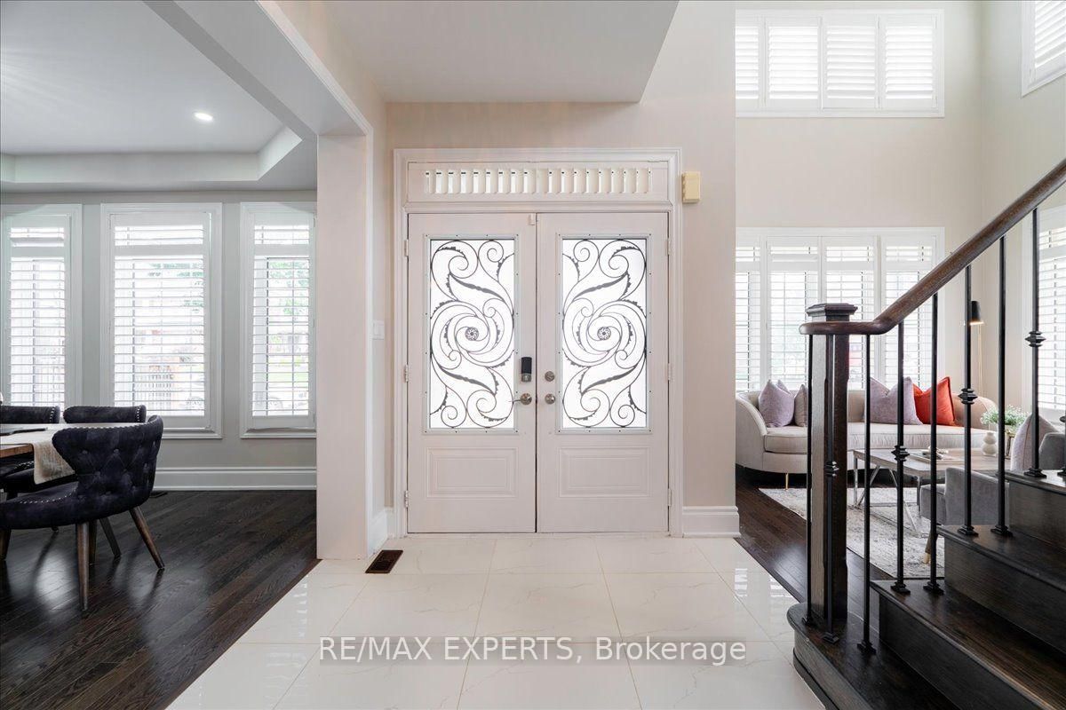 22 Travers Gate • Springwater, ON photo 5
