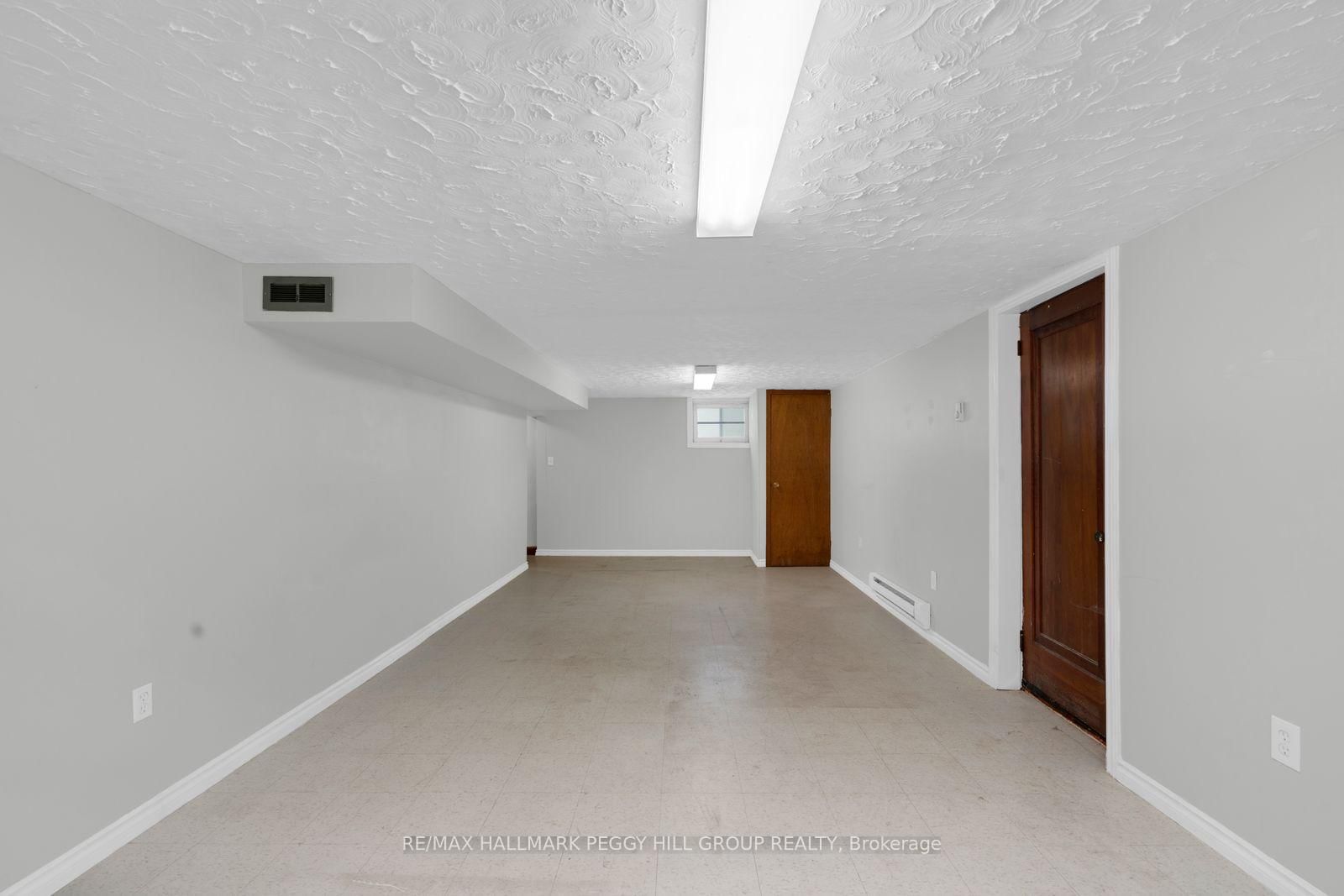 19 Alfred Street • Barrie, ON photo 8