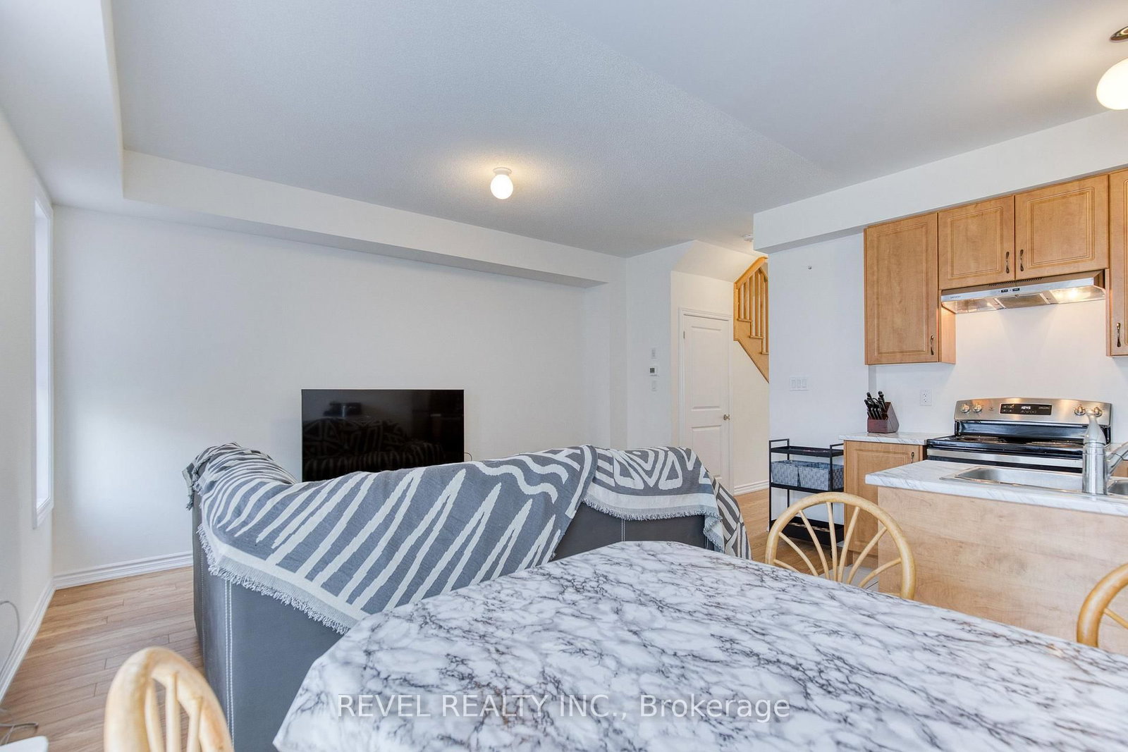 12 Hylton Drive • Barrie, ON photo 10
