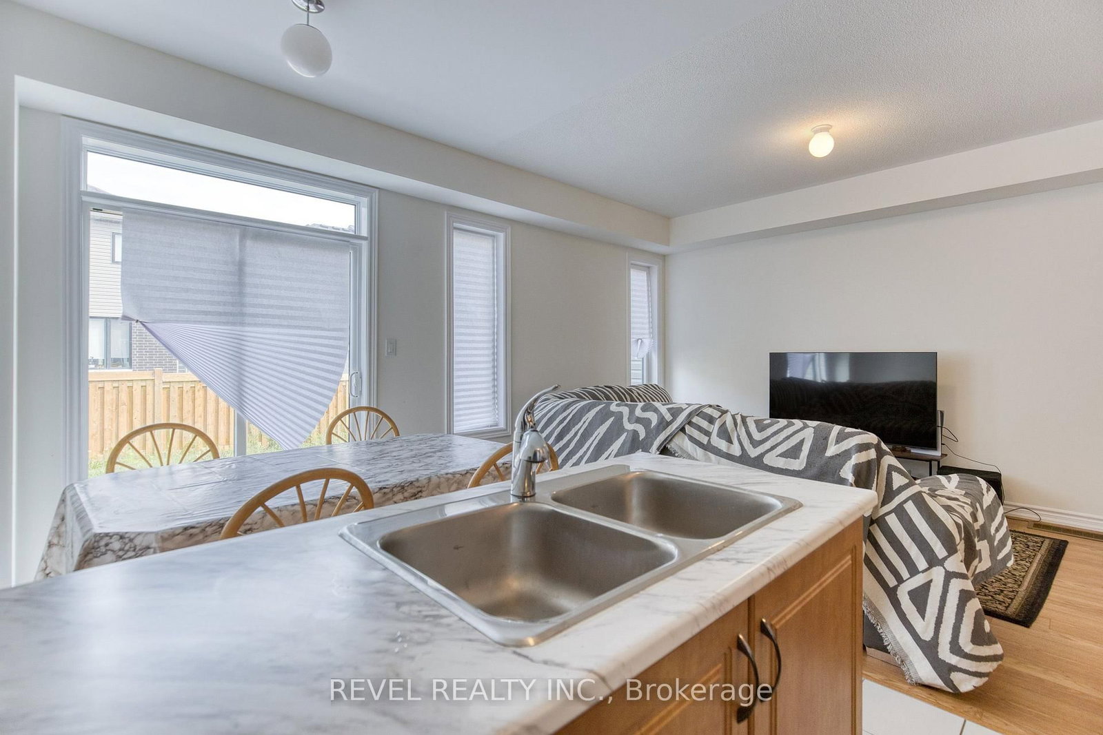 12 Hylton Drive • Barrie, ON photo 17
