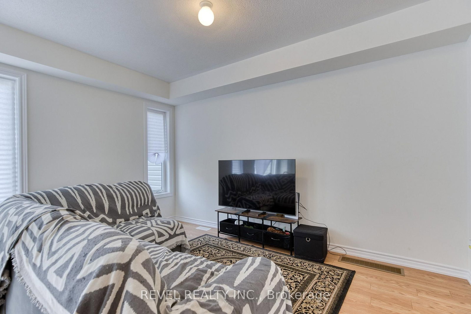 12 Hylton Drive • Barrie, ON photo 18