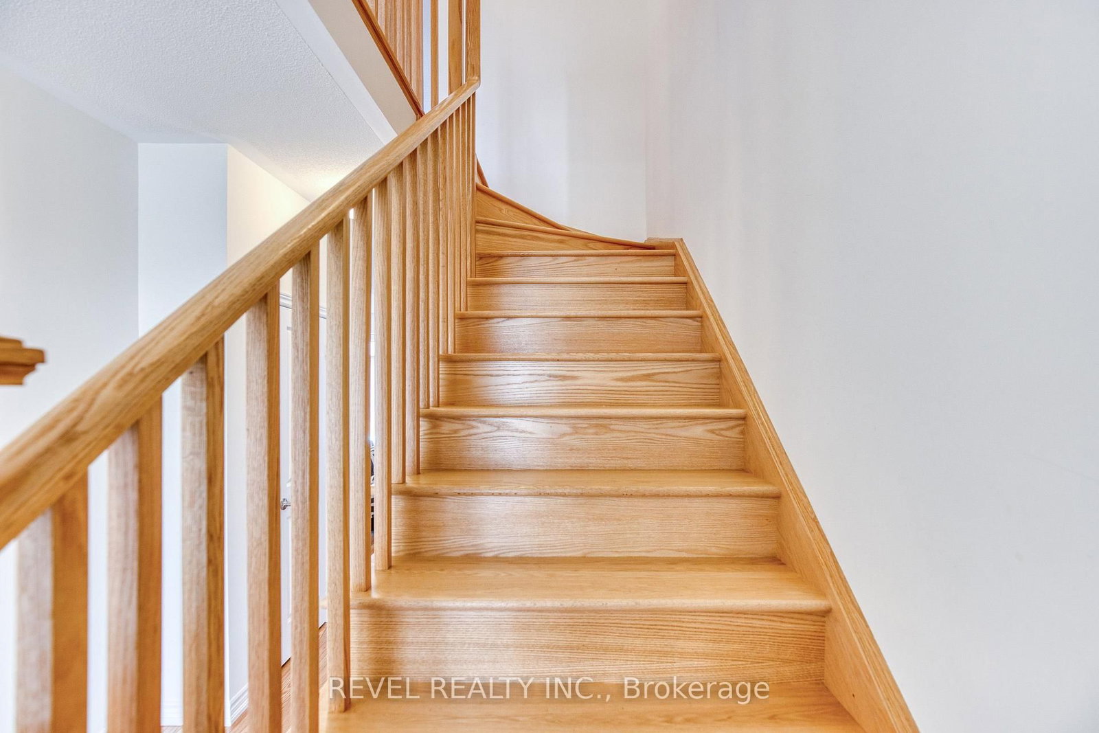 12 Hylton Drive • Barrie, ON photo 19