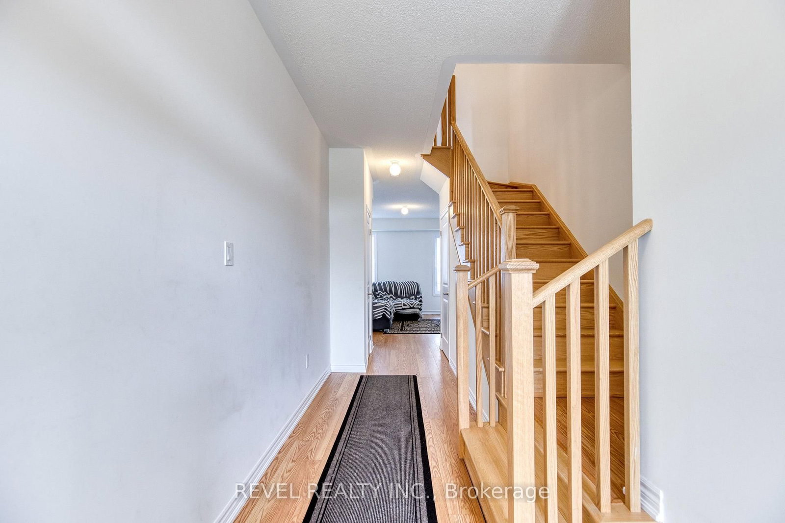 12 Hylton Drive • Barrie, ON photo 2