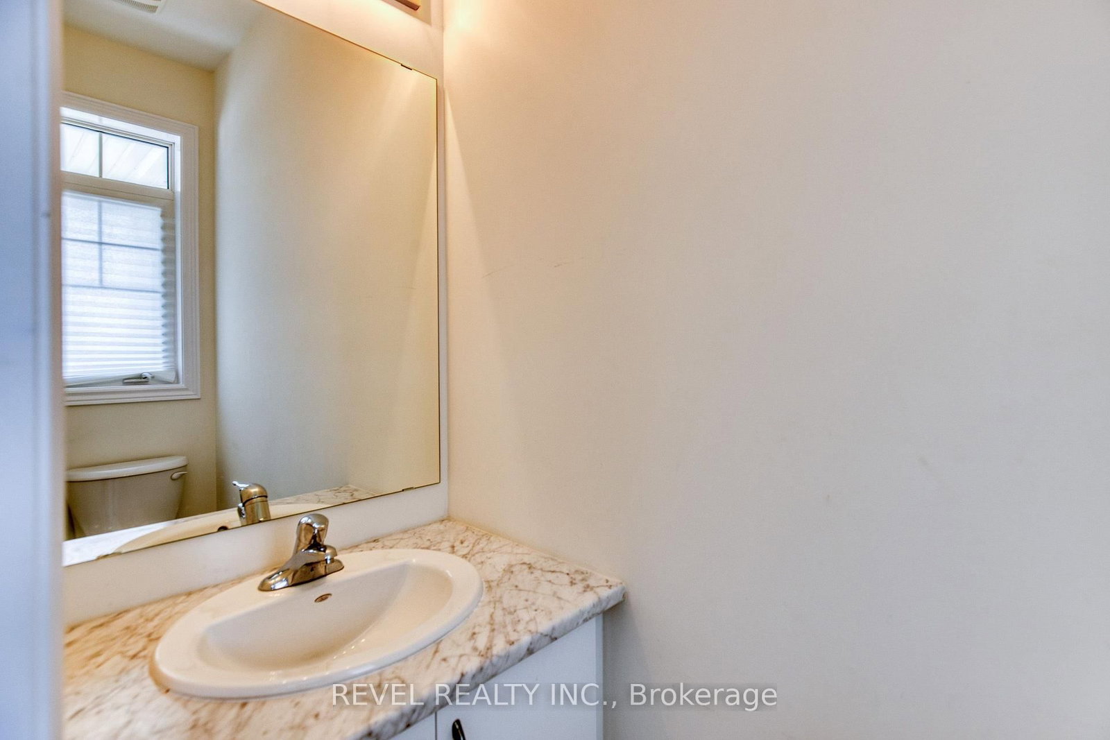 12 Hylton Drive • Barrie, ON photo 3