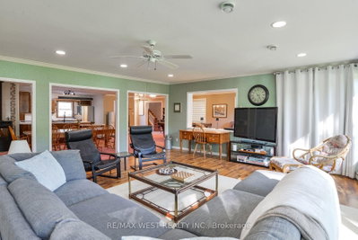 3587 Lauderdale Point Crescent • Severn, ON photo 4