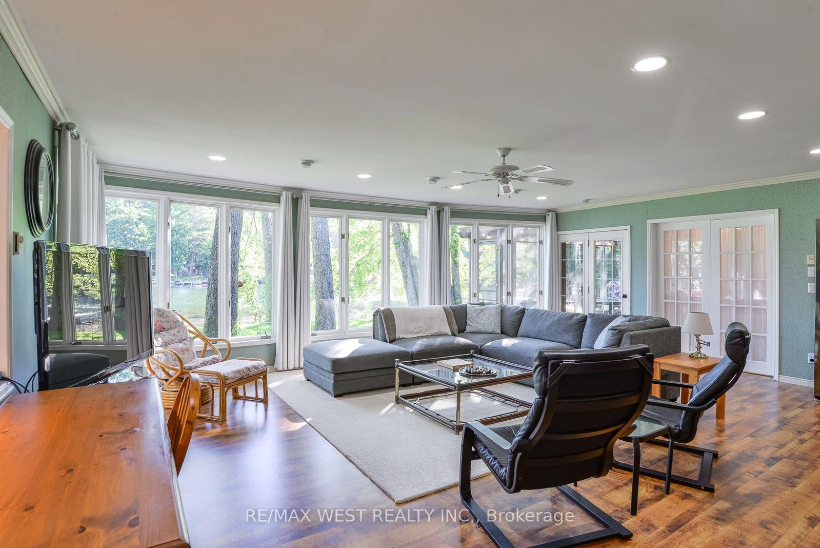 3587 Lauderdale Point Crescent • Severn, ON photo 5