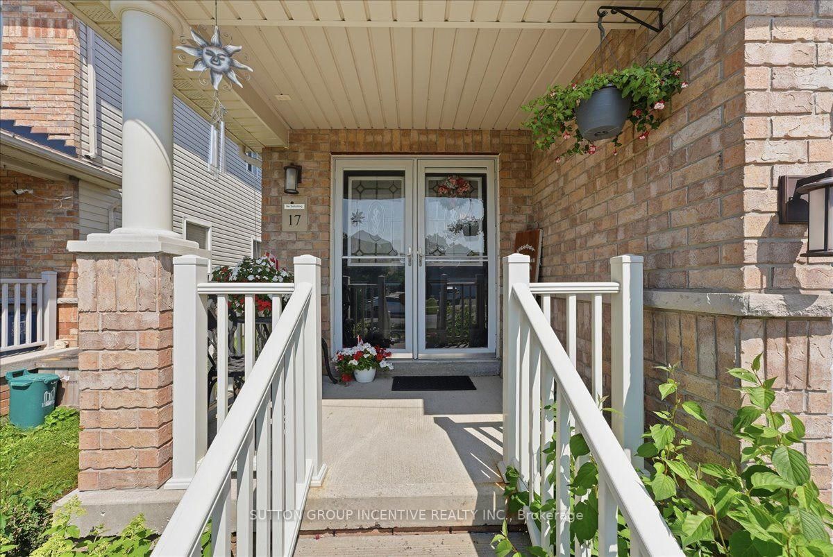 17 White Crescent • Barrie, ON photo 4