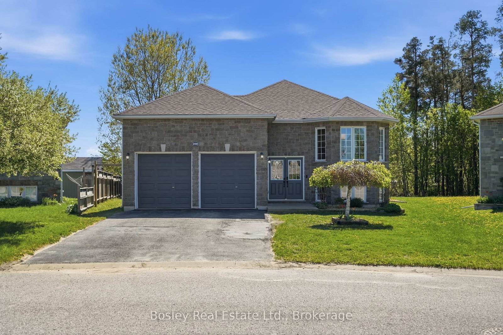 208 Lamont Court • Clearview, ON photo 1