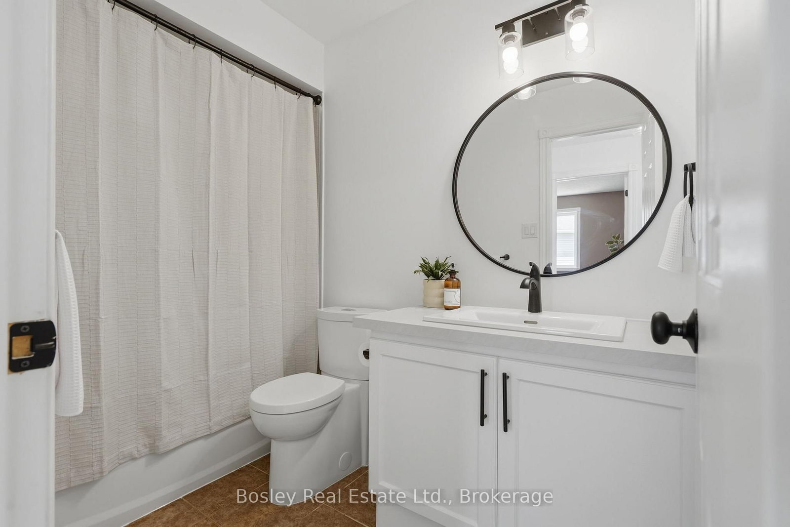 208 Lamont Court • Clearview, ON photo 14