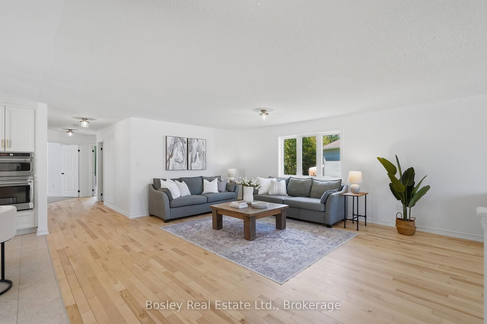 208 Lamont Court • Clearview, ON photo 4