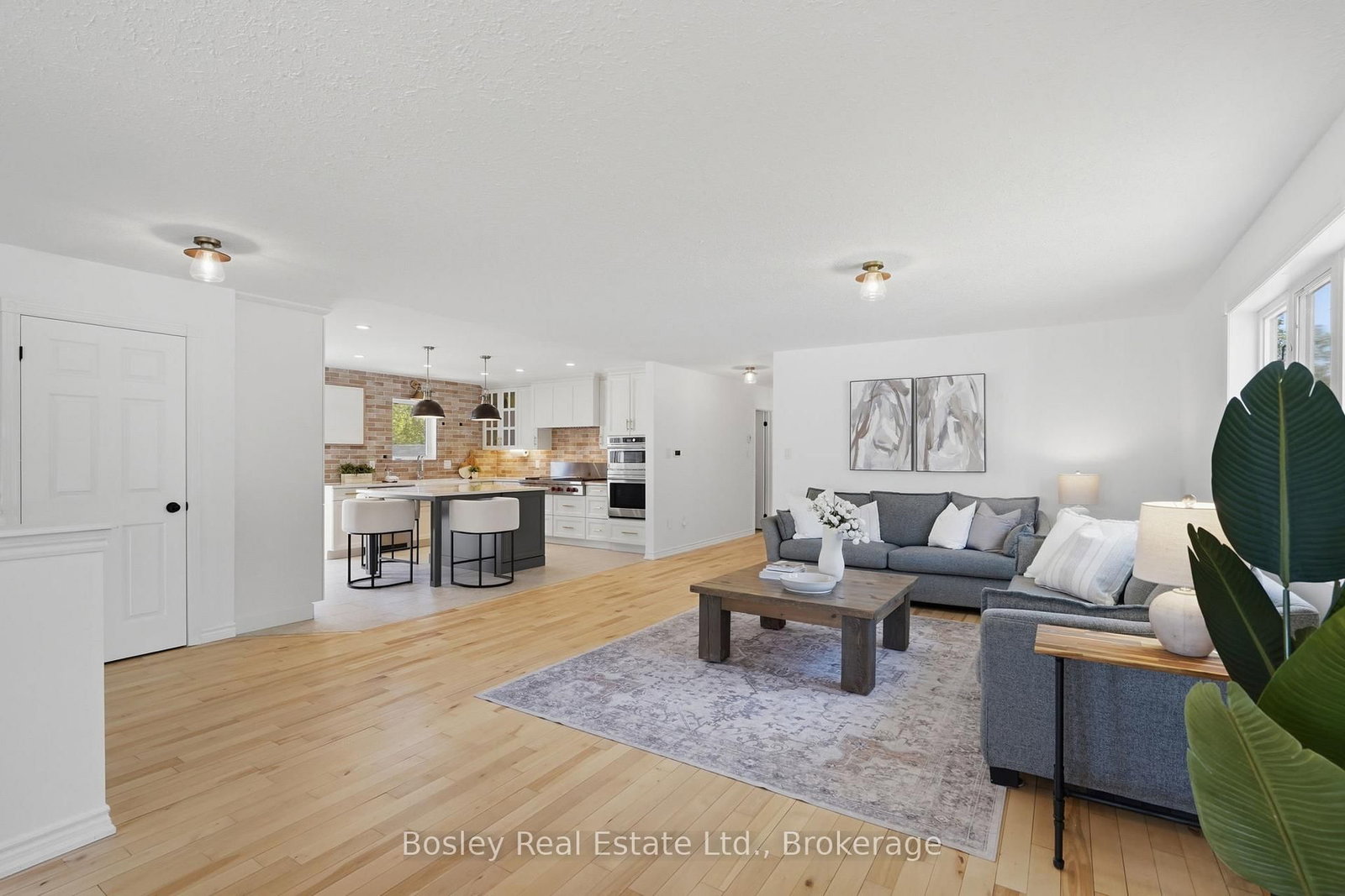 208 Lamont Court • Clearview, ON photo 8