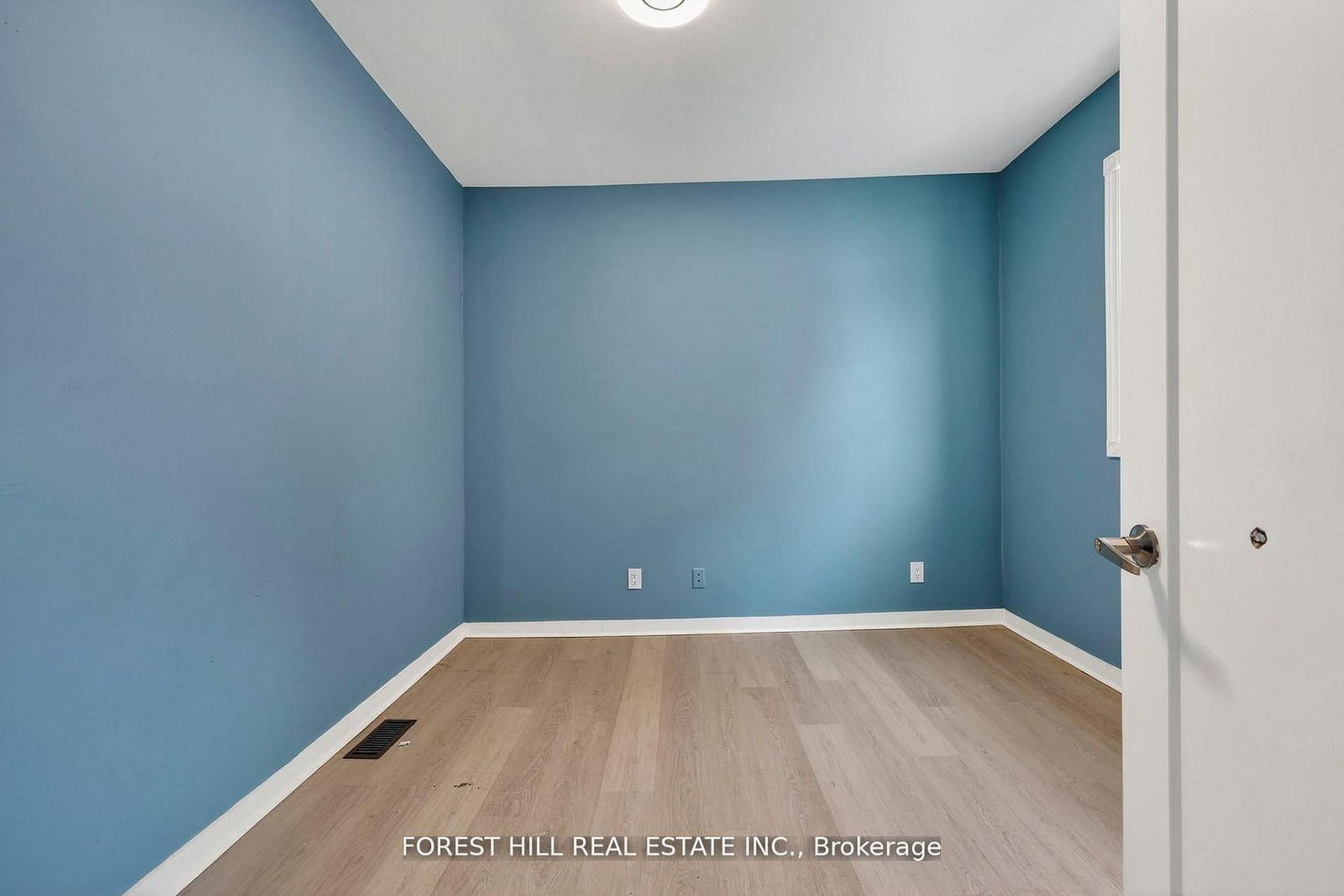 89 Toronto Street • Barrie, ON photo 12