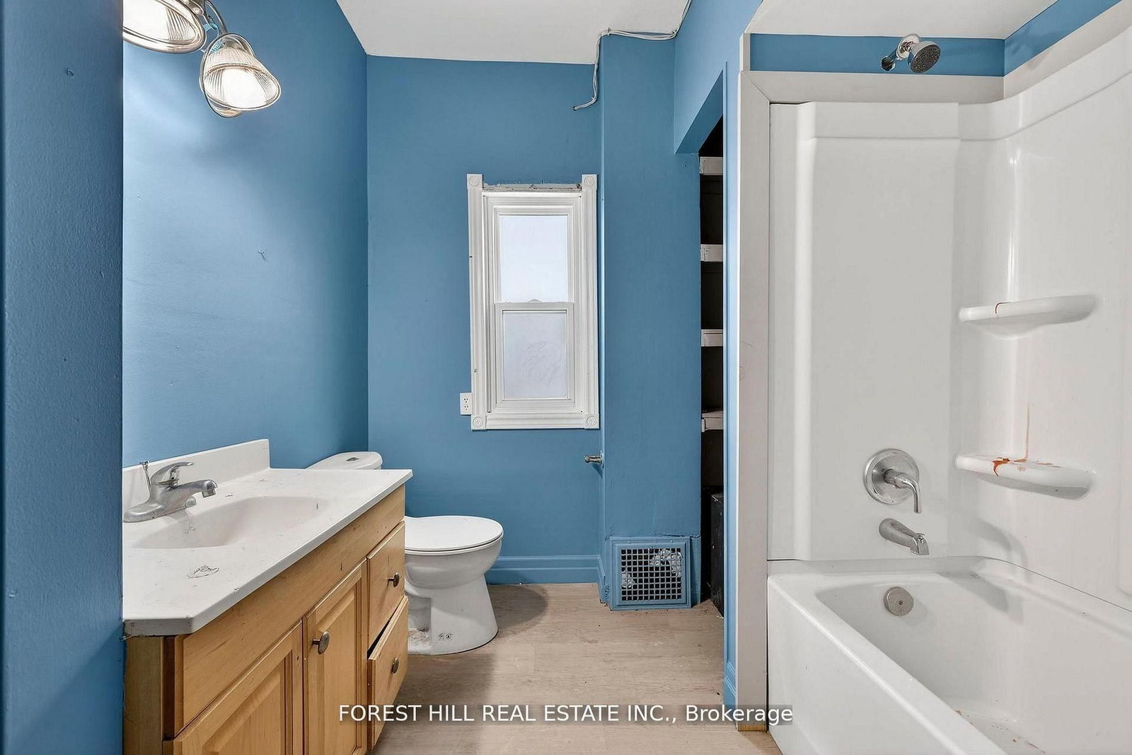89 Toronto Street • Barrie, ON photo 13