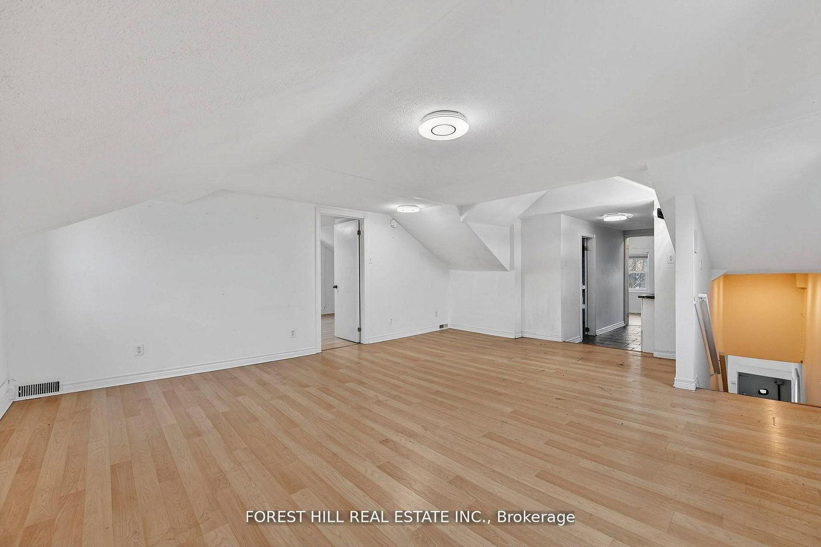 89 Toronto Street • Barrie, ON photo 16