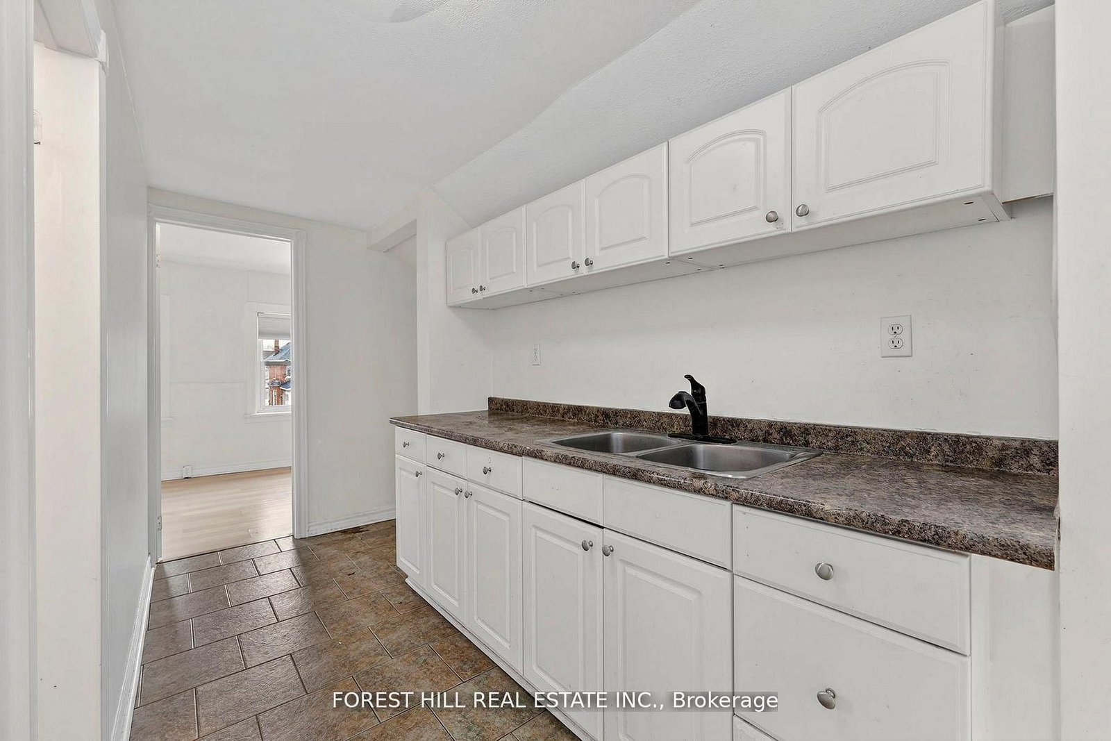89 Toronto Street • Barrie, ON photo 17